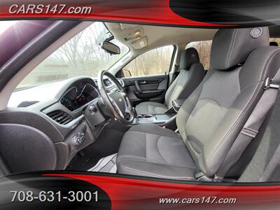 2017 Chevrolet Traverse LT - Photo 15 - Midlothian, IL 60445