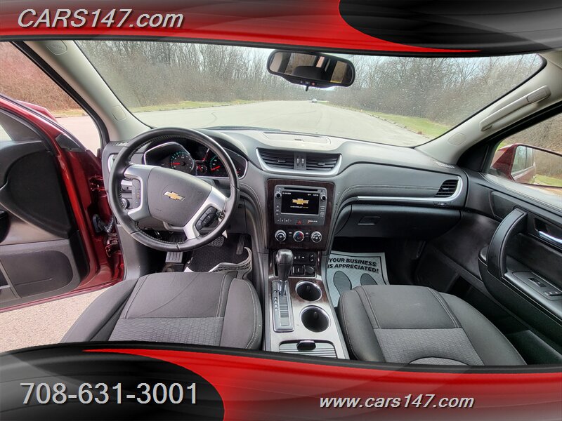 2017 Chevrolet Traverse LT - Photo 9 - Midlothian, IL 60445