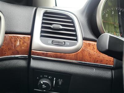 2012 Jeep Grand Cherokee Limited - Photo 17 - Midlothian, IL 60445