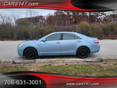 2009 Toyota Camry LE   - Photo 2 - Midlothian, IL 60445