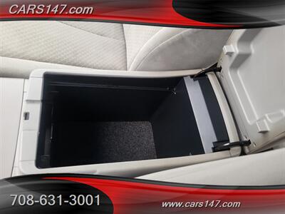 2009 Toyota Camry LE   - Photo 19 - Midlothian, IL 60445