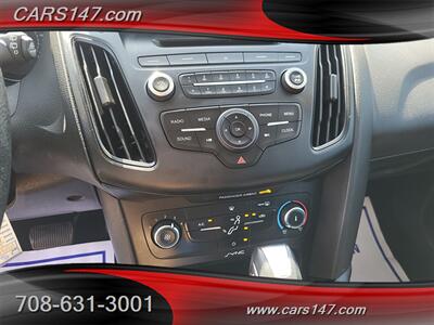 2016 Ford Focus SE   - Photo 12 - Midlothian, IL 60445