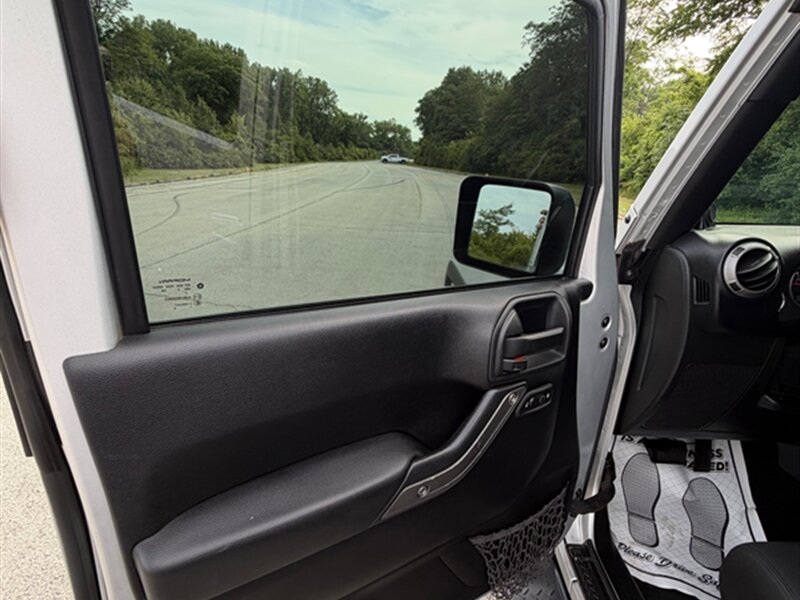 2012 Jeep Wrangler Unlimited Sport - Photo 20 - Midlothian, IL 60445