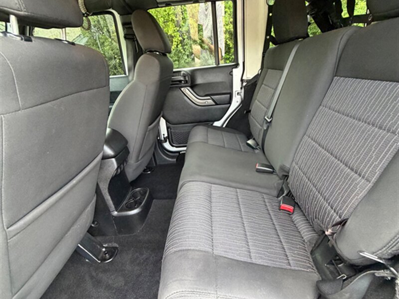 2012 Jeep Wrangler Unlimited Sport - Photo 15 - Midlothian, IL 60445