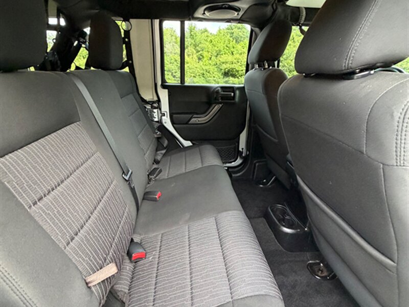 2012 Jeep Wrangler Unlimited Sport - Photo 14 - Midlothian, IL 60445