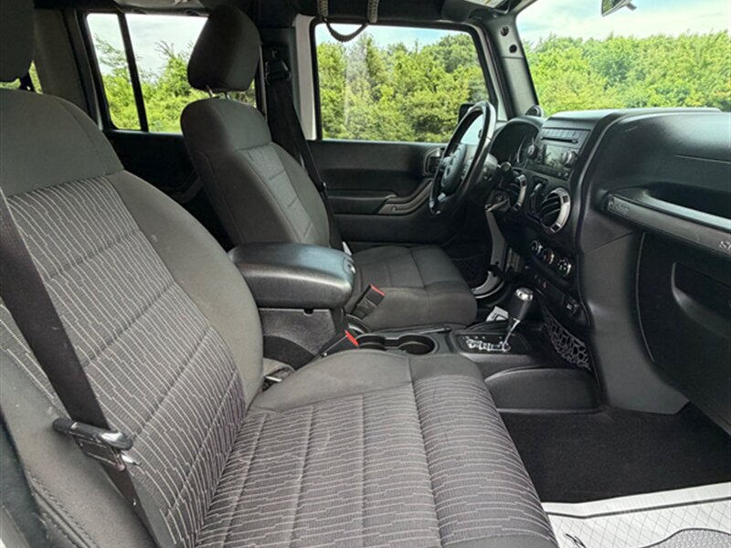 2012 Jeep Wrangler Unlimited Sport - Photo 13 - Midlothian, IL 60445