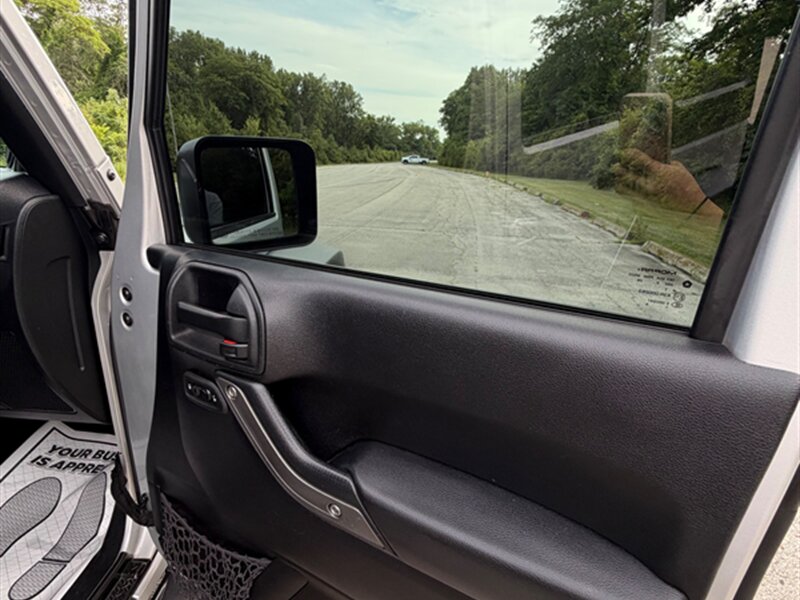 2012 Jeep Wrangler Unlimited Sport - Photo 21 - Midlothian, IL 60445