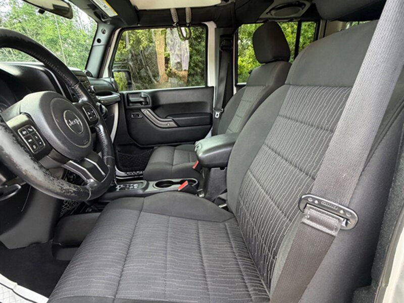 2012 Jeep Wrangler Unlimited Sport - Photo 12 - Midlothian, IL 60445