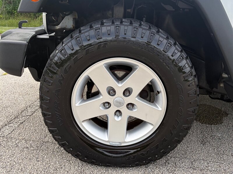 2012 Jeep Wrangler Unlimited Sport - Photo 24 - Midlothian, IL 60445