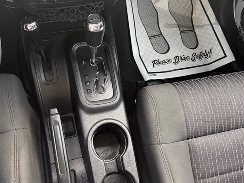 2012 Jeep Wrangler Unlimited Sport - Photo 11 - Midlothian, IL 60445