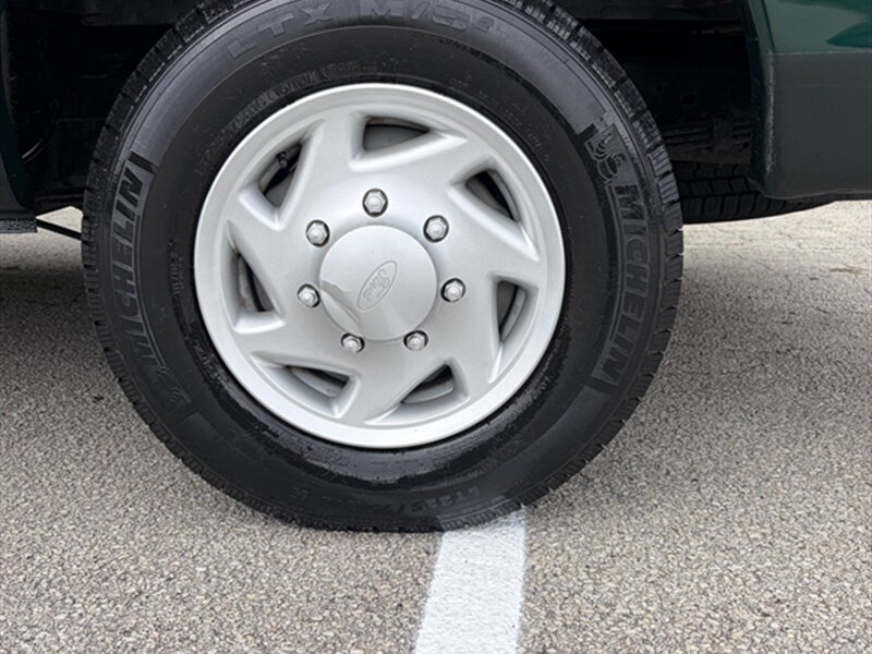 2009 Ford E-150 XL - Photo 24 - Midlothian, IL 60445