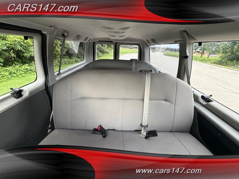 2009 Ford E-150 XL - Photo 10 - Midlothian, IL 60445