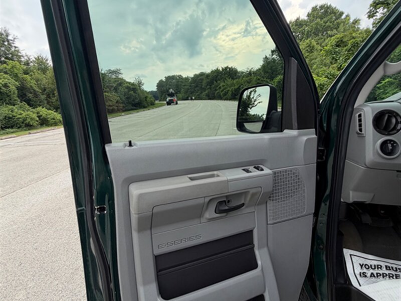 2009 Ford E-150 XL - Photo 20 - Midlothian, IL 60445