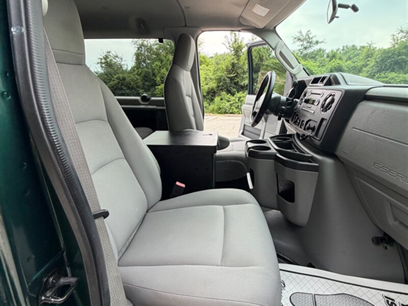 2009 Ford E-150 XL - Photo 17 - Midlothian, IL 60445