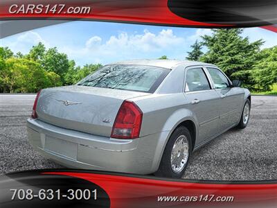 2005 Chrysler 300 Touring   - Photo 5 - Midlothian, IL 60445