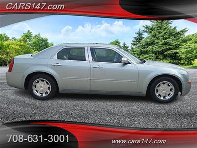 2005 Chrysler 300 Touring   - Photo 6 - Midlothian, IL 60445