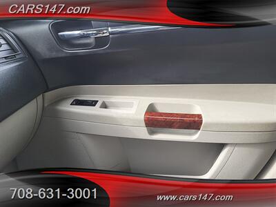 2005 Chrysler 300 Touring   - Photo 21 - Midlothian, IL 60445