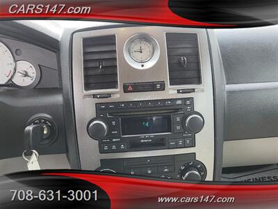 2005 Chrysler 300 Touring   - Photo 13 - Midlothian, IL 60445