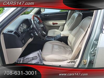 2005 Chrysler 300 Touring   - Photo 9 - Midlothian, IL 60445