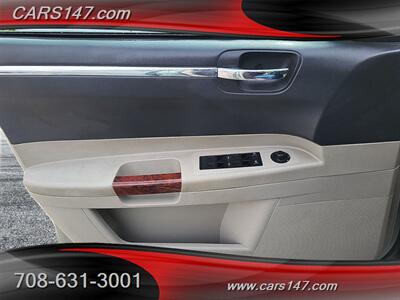 2005 Chrysler 300 Touring   - Photo 19 - Midlothian, IL 60445