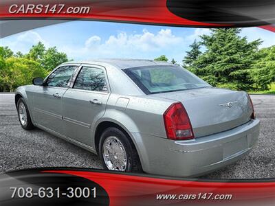 2005 Chrysler 300 Touring   - Photo 3 - Midlothian, IL 60445