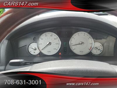 2005 Chrysler 300 Touring   - Photo 15 - Midlothian, IL 60445