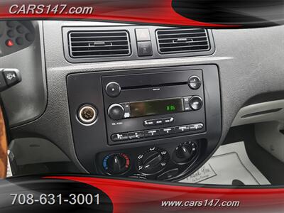 2007 Ford Focus ZX4 SE   - Photo 12 - Midlothian, IL 60445