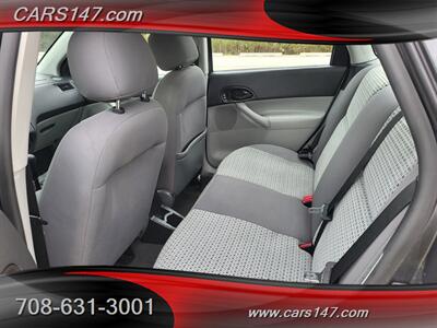 2007 Ford Focus ZX4 SE   - Photo 16 - Midlothian, IL 60445