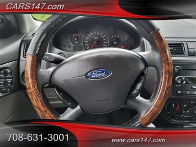 2007 Ford Focus ZX4 SE   - Photo 10 - Midlothian, IL 60445