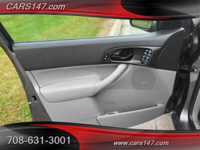 2007 Ford Focus ZX4 SE   - Photo 19 - Midlothian, IL 60445