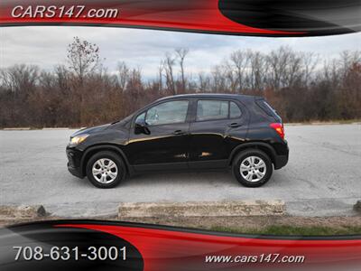 2018 Chevrolet Trax LS   - Photo 2 - Midlothian, IL 60445