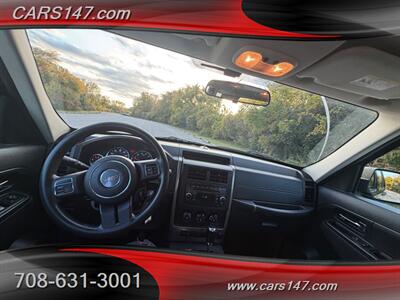2012 Jeep Liberty Sport   - Photo 10 - Midlothian, IL 60445