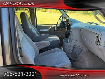 2004 GMC Safari SL   - Photo 15 - Midlothian, IL 60445