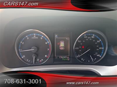 2017 Toyota RAV4 Limited   - Photo 13 - Midlothian, IL 60445