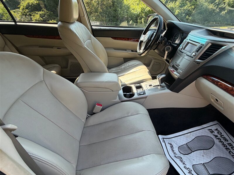 2012 Subaru Outback 2.5i Limited - Photo 18 - Midlothian, IL 60445