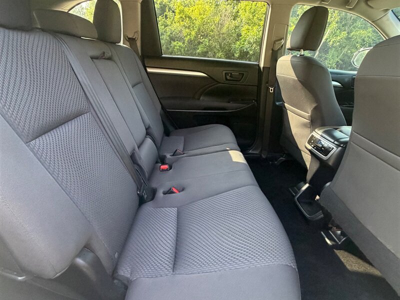 2014 Toyota Highlander LE - Photo 23 - Midlothian, IL 60445