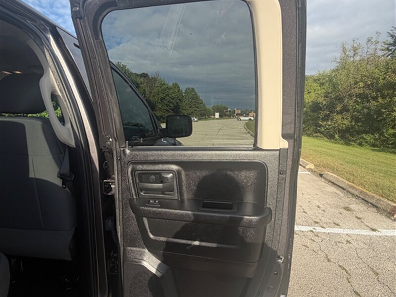 2015 RAM 1500 Tradesman - Photo 25 - Midlothian, IL 60445