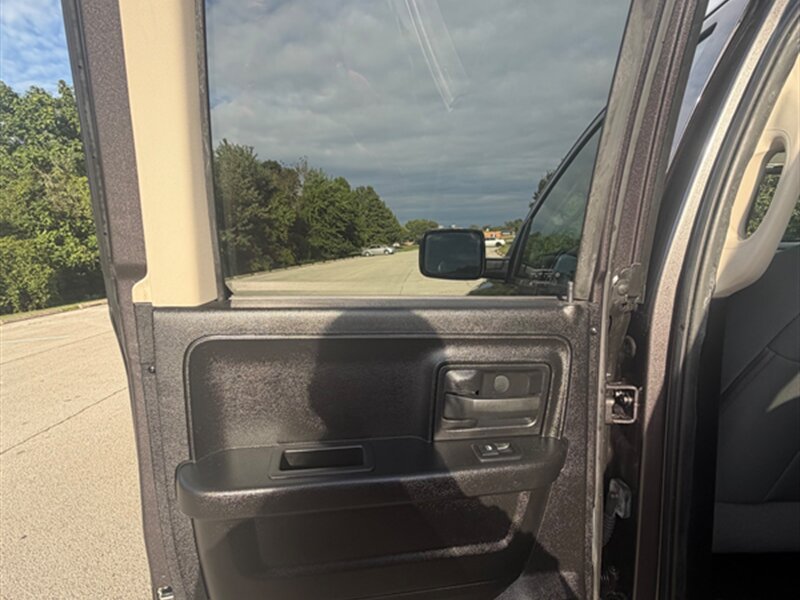 2015 RAM 1500 Tradesman - Photo 24 - Midlothian, IL 60445