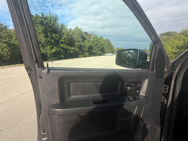 2015 RAM 1500 Tradesman - Photo 22 - Midlothian, IL 60445