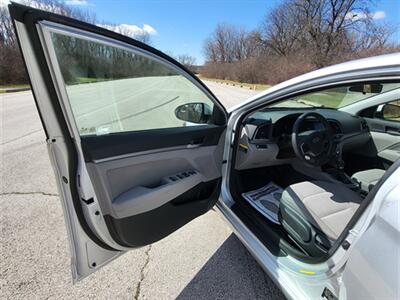 2017 Hyundai ELANTRA SE   - Photo 20 - Midlothian, IL 60445