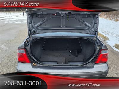 2007 Ford Focus ZX4 SE   - Photo 10 - Midlothian, IL 60445
