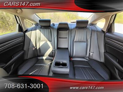 2018 Honda Accord Touring   - Photo 11 - Midlothian, IL 60445