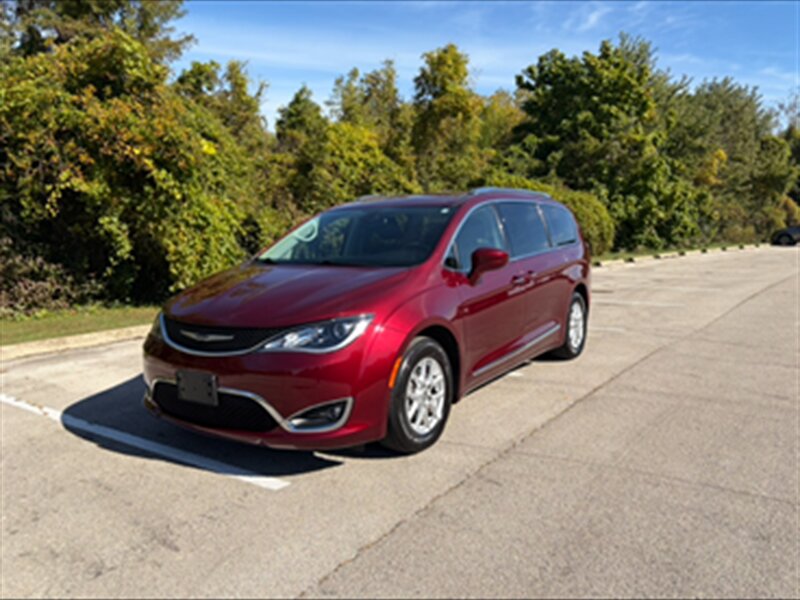 2020 Chrysler Pacifica Touring L   - Photo 1 - Midlothian, IL 60445