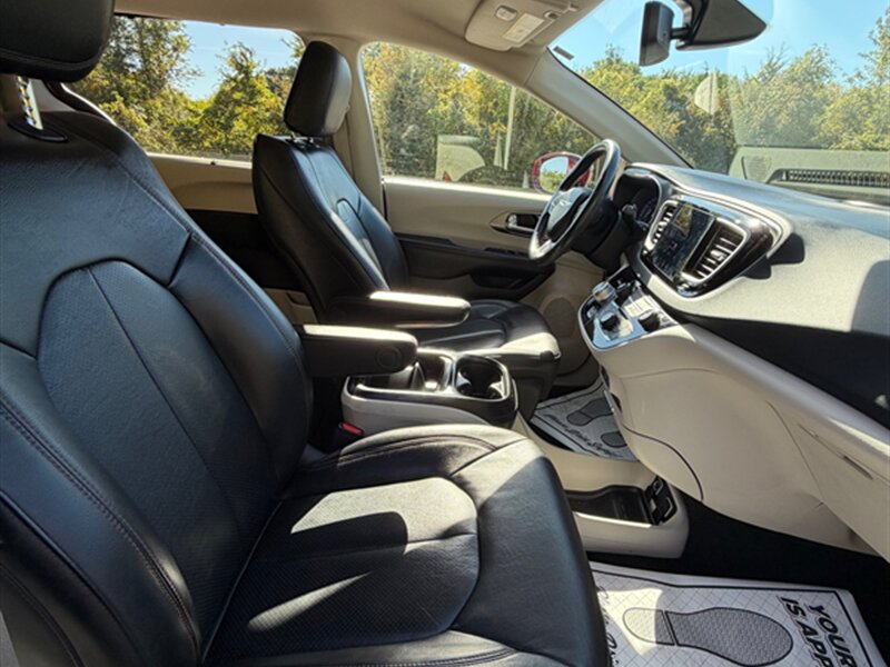2020 Chrysler Pacifica Touring L - Photo 19 - Midlothian, IL 60445