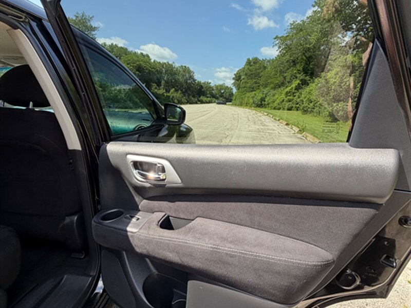 2015 Nissan Pathfinder SV - Photo 25 - Midlothian, IL 60445