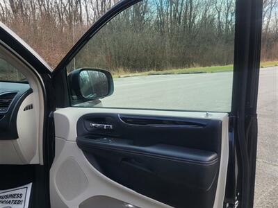2014 Chrysler Town and Country Touring-L   - Photo 30 - Midlothian, IL 60445