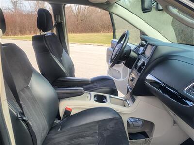 2014 Chrysler Town and Country Touring-L   - Photo 20 - Midlothian, IL 60445