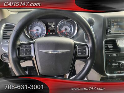 2014 Chrysler Town and Country Touring-L   - Photo 15 - Midlothian, IL 60445