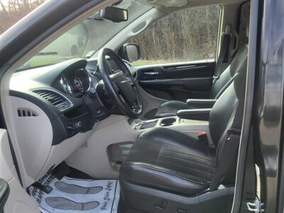 2014 Chrysler Town and Country Touring-L   - Photo 19 - Midlothian, IL 60445