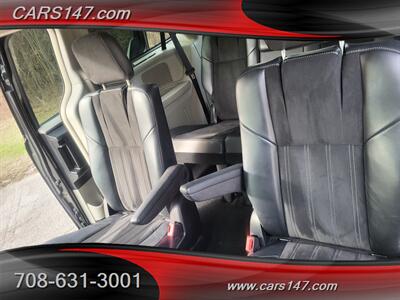 2014 Chrysler Town and Country Touring-L   - Photo 24 - Midlothian, IL 60445